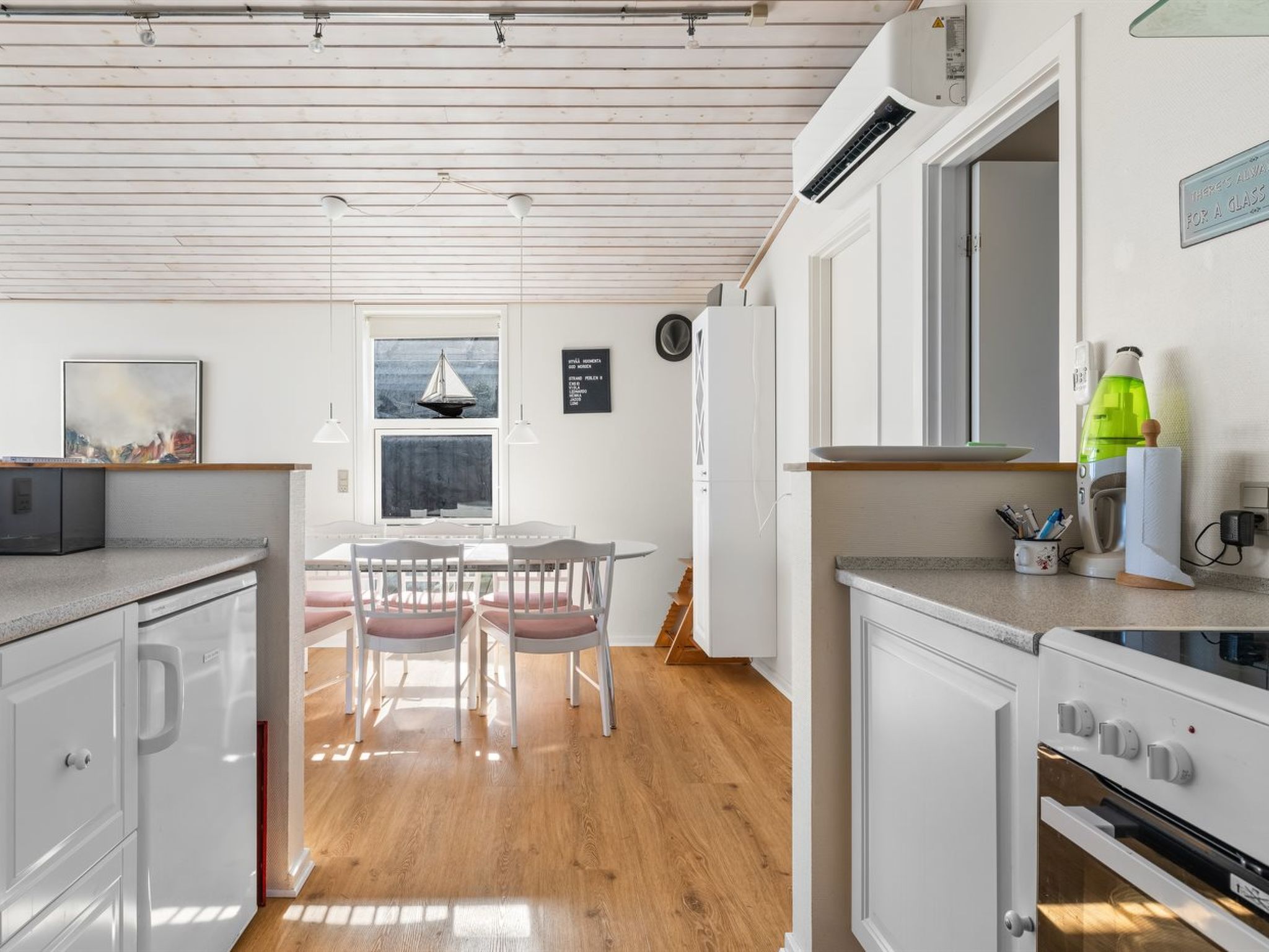 "Answald" - 10m from the sea - Binnen