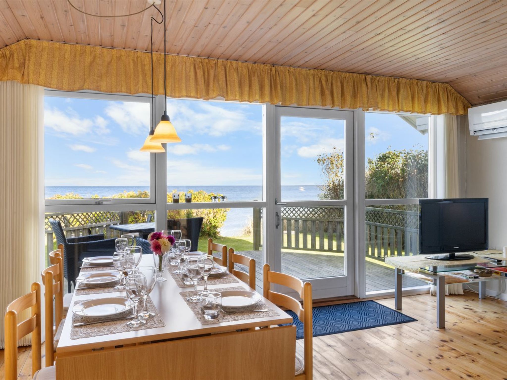 "Astrath" - 10m from the sea - Binnen