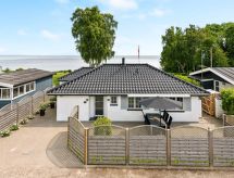 Licht vakantiehuis op 100 meter van zee in Frørup, Fyn - thumbnail 1