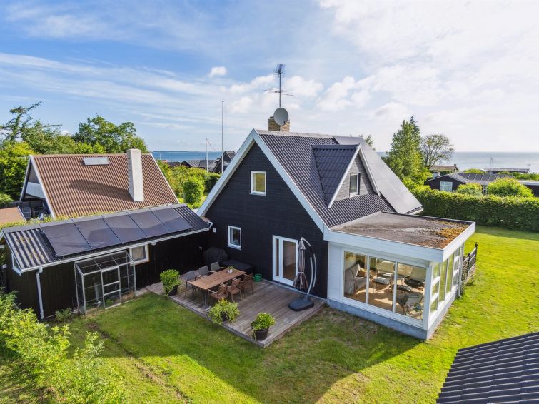 7-persoons vakantiehuis in Frørup met zeezicht en open haard in Frørup