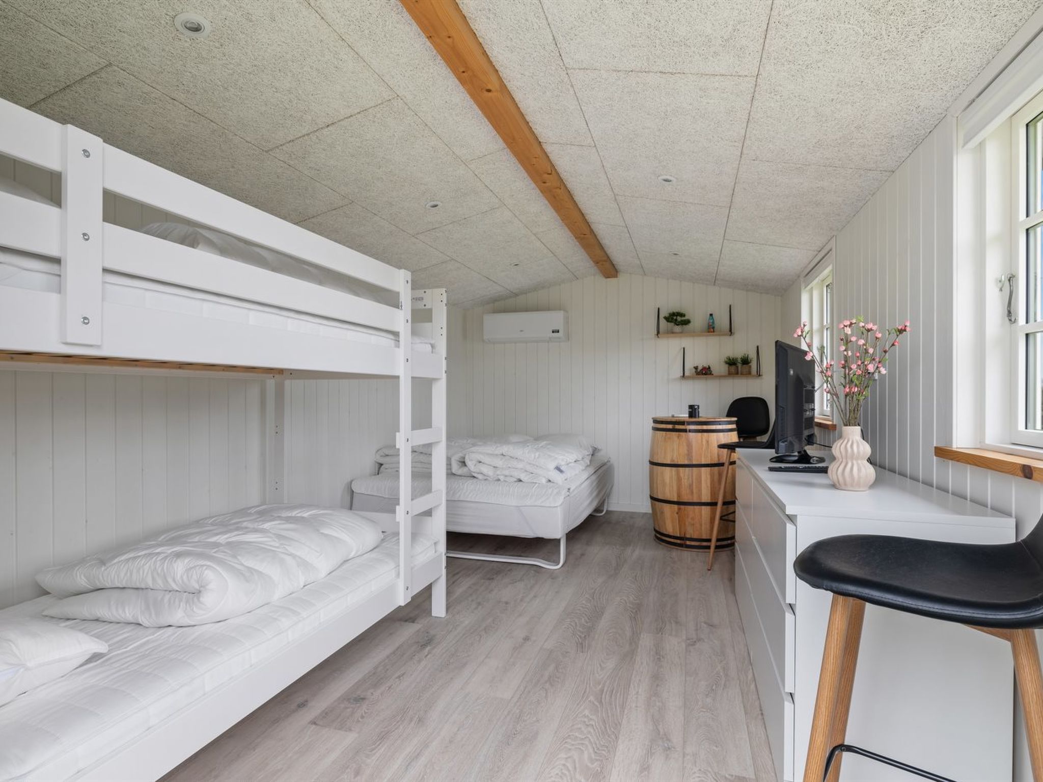 "Elline" - 200m from the sea - Binnen