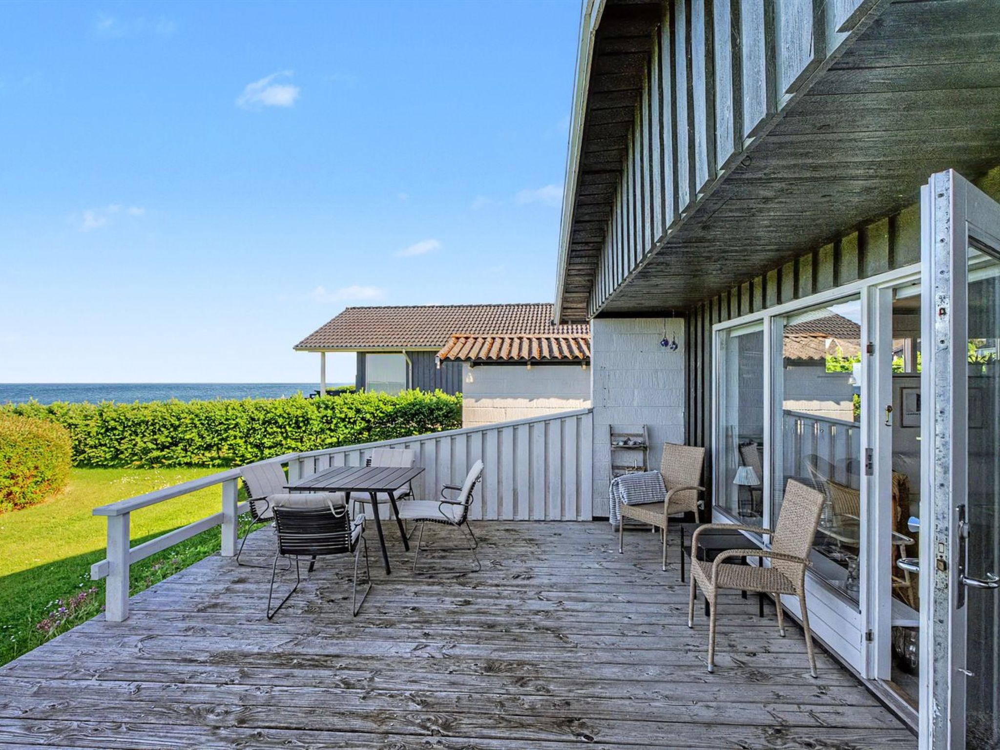 "Edla" - 35m from the sea - Outside