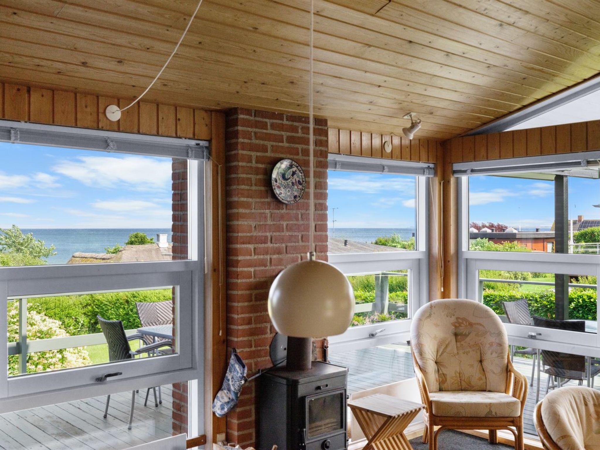 "Slava" - 75m from the sea-Binnen