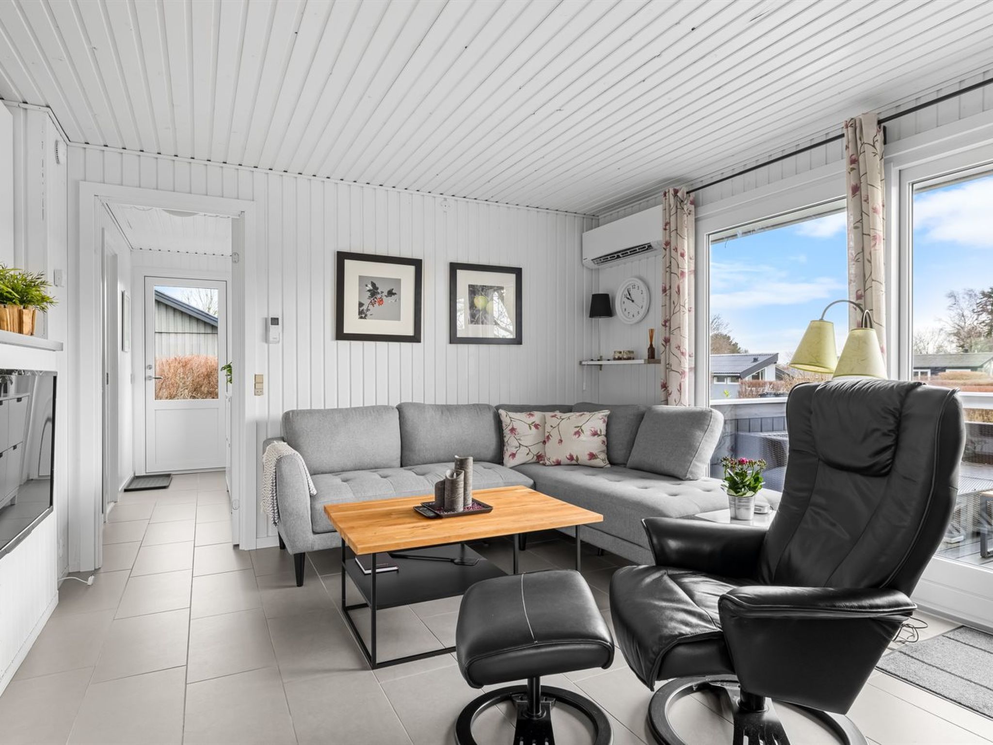 "Bjart" - 150m from the sea - Binnen