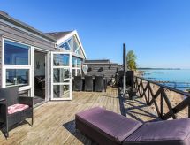 Strandvilla Grim in Skårup Fyn: 5 meter van de zee met panoramisch uitzicht - thumbnail 1