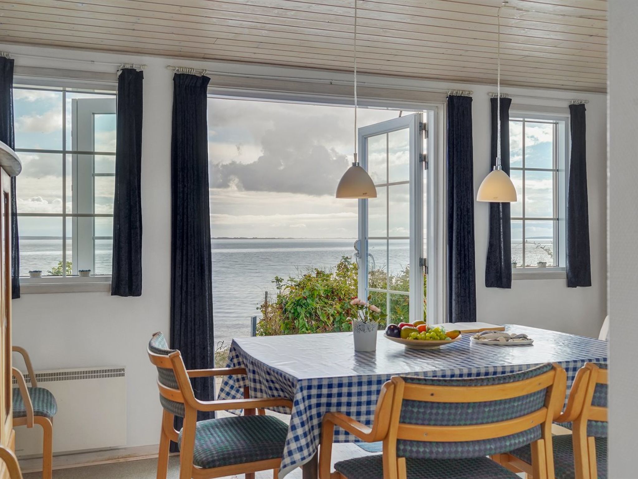 "Tana" - 5m from the sea - Binnen