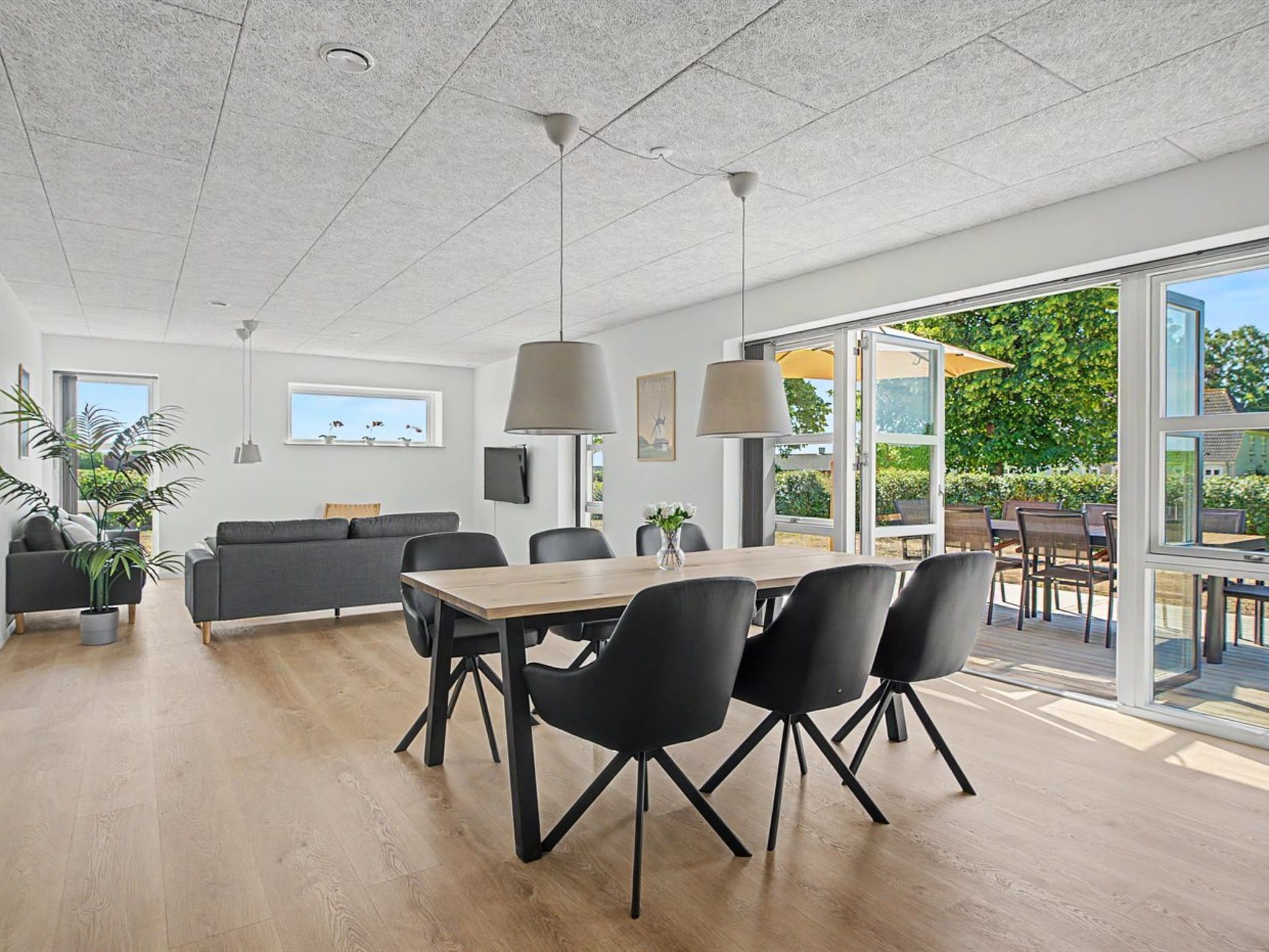 "Iolani" - 2.2km from the sea