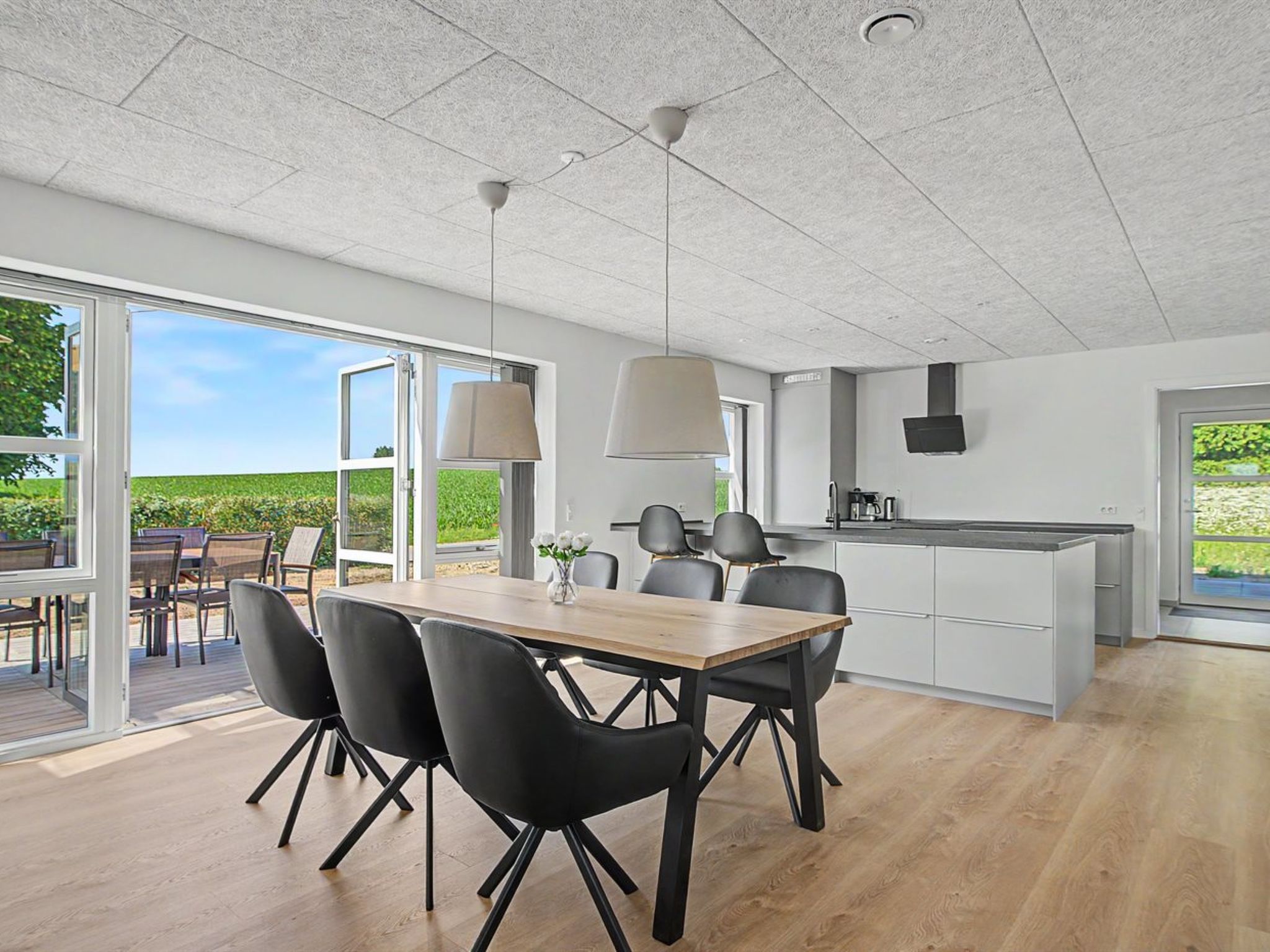 "Iolani" - 2.2km from the sea - Binnen