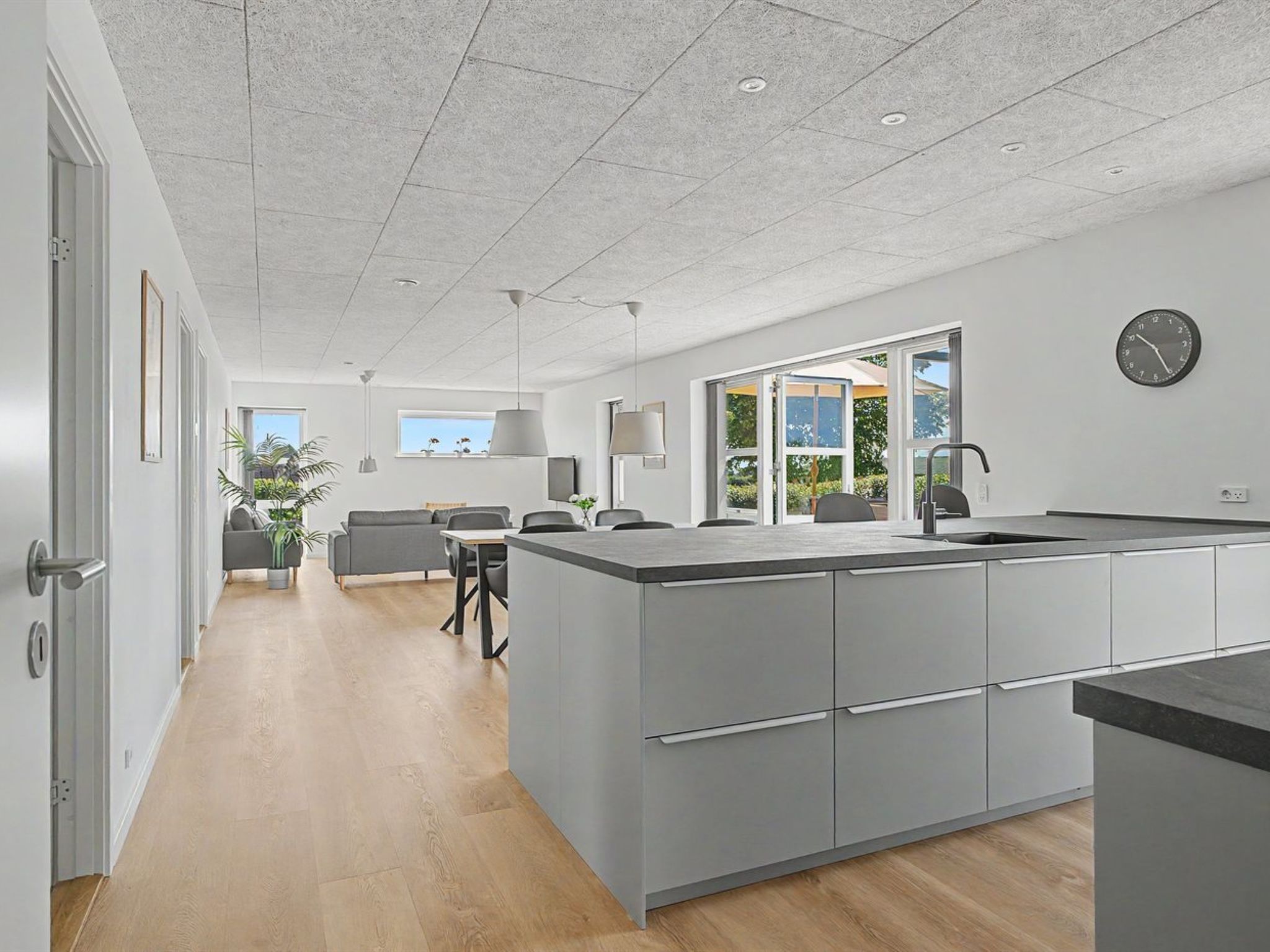 "Iolani" - 2.2km from the sea - Binnen