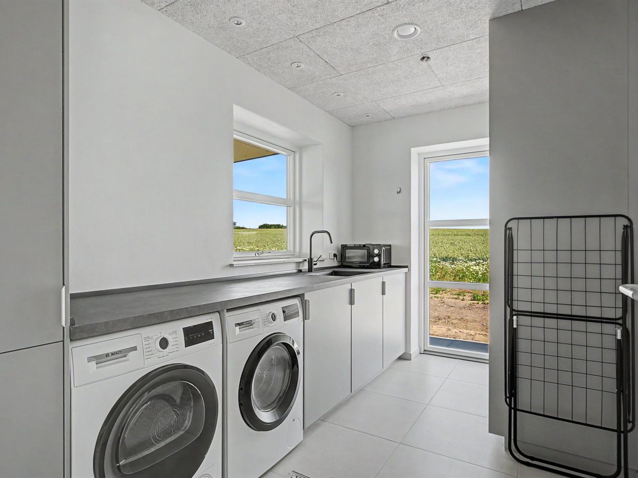 "Iolani" - 2.2km from the sea - Binnen