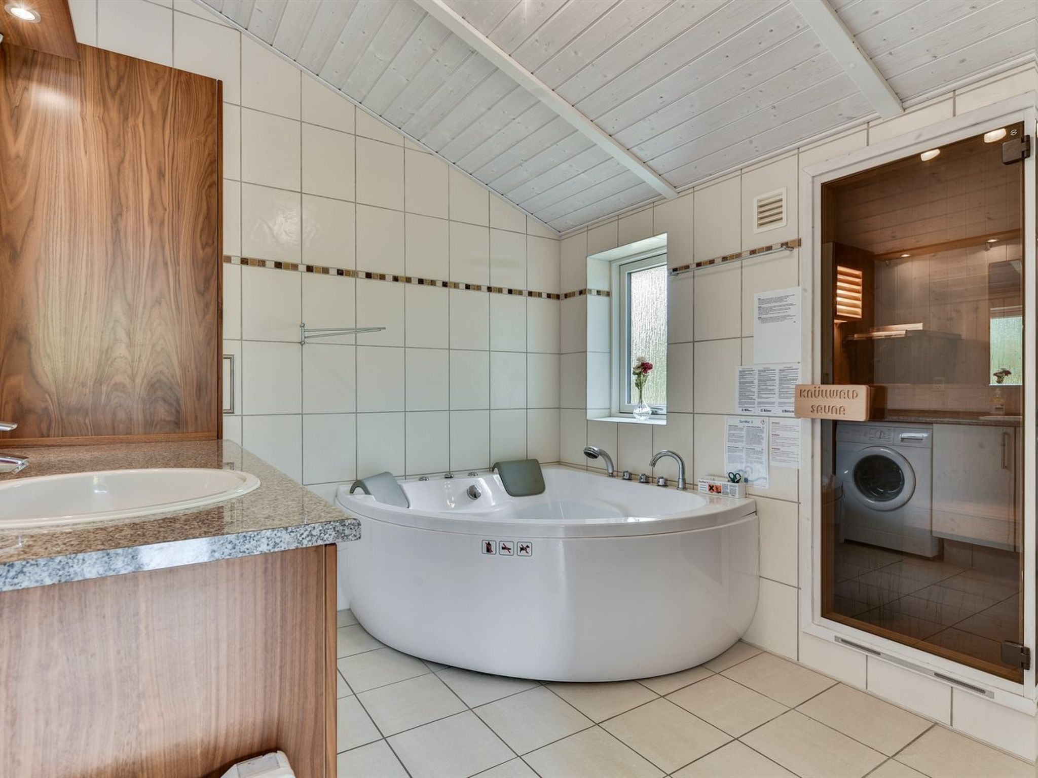"Sisko" - 600m from the sea - Binnen