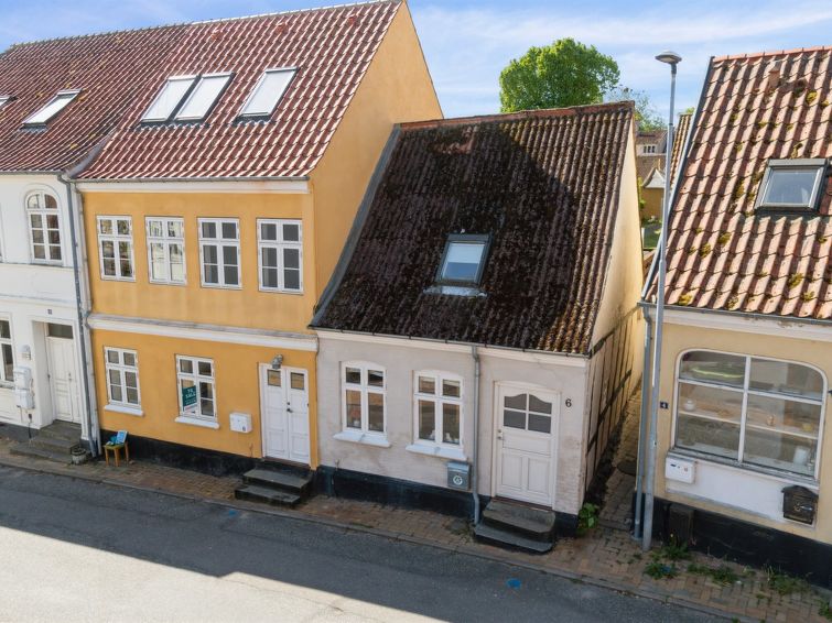 Op 300 m van zee: sfeervol vakantiehuis in Rudkøbing in Rudkøbing