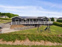 Ruim vakantiehuis met sauna en laadpaal, 575 meter van zee bij Rudkøbing - thumbnail 1