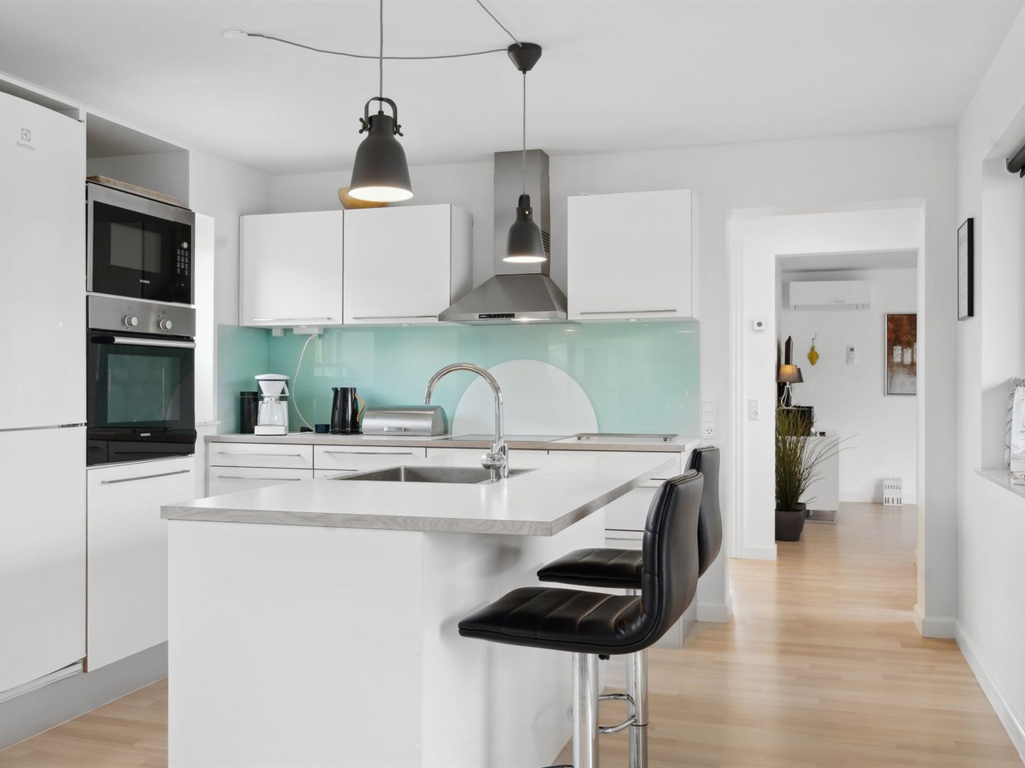 "Edo" - 575m from the sea-Inside