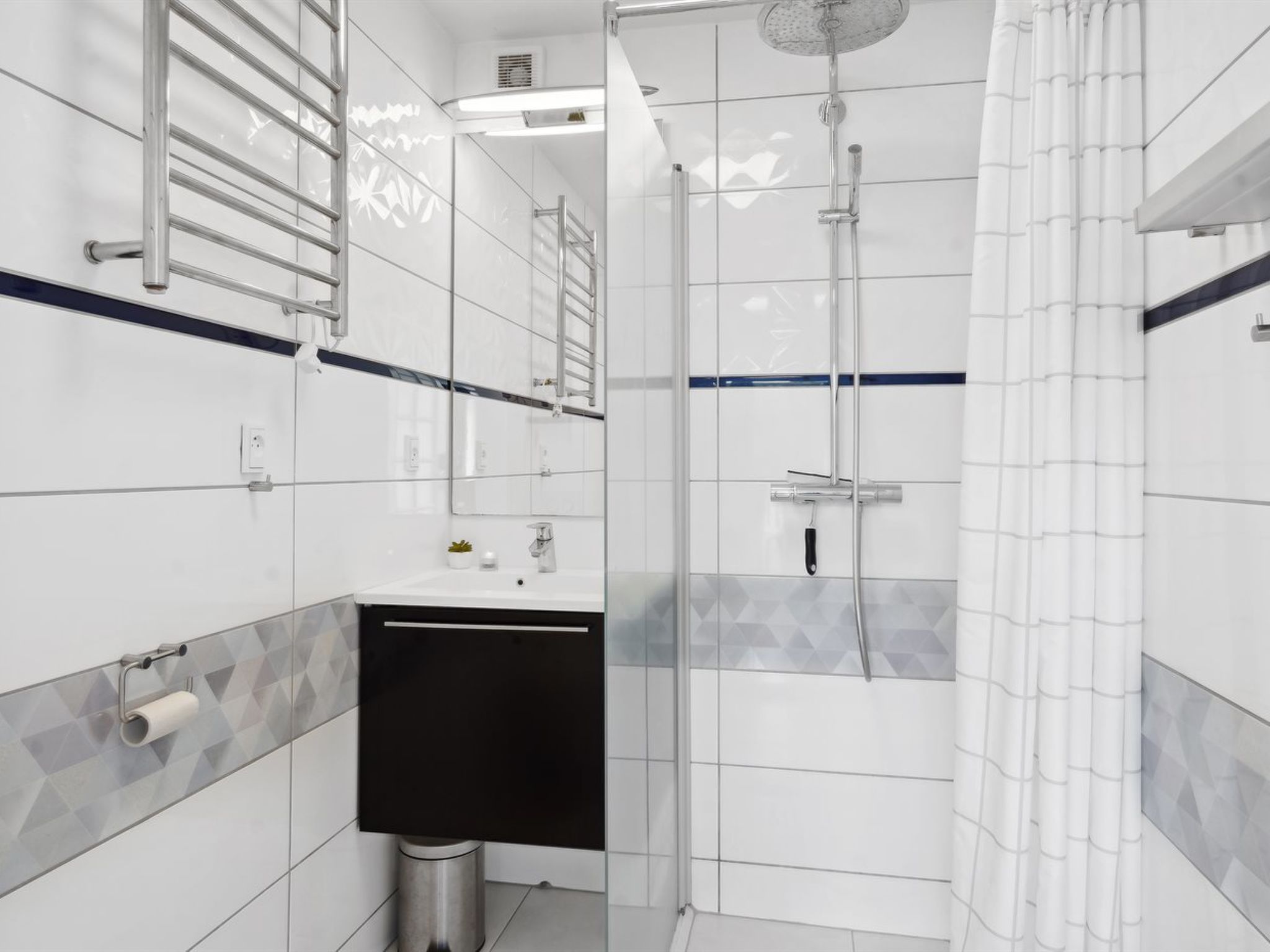 "Edo" - 575m from the sea-Inside