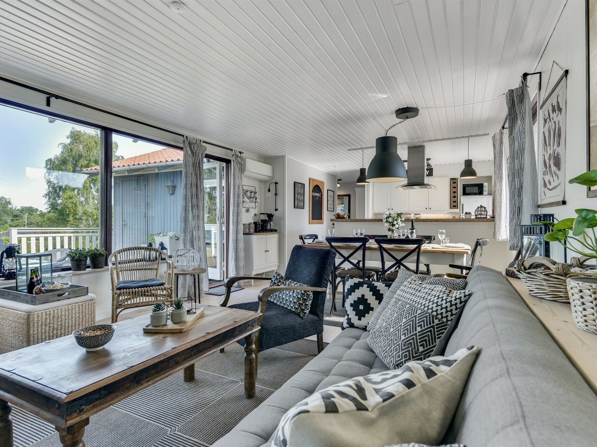 "Lillan" - 250m from the sea - Binnen