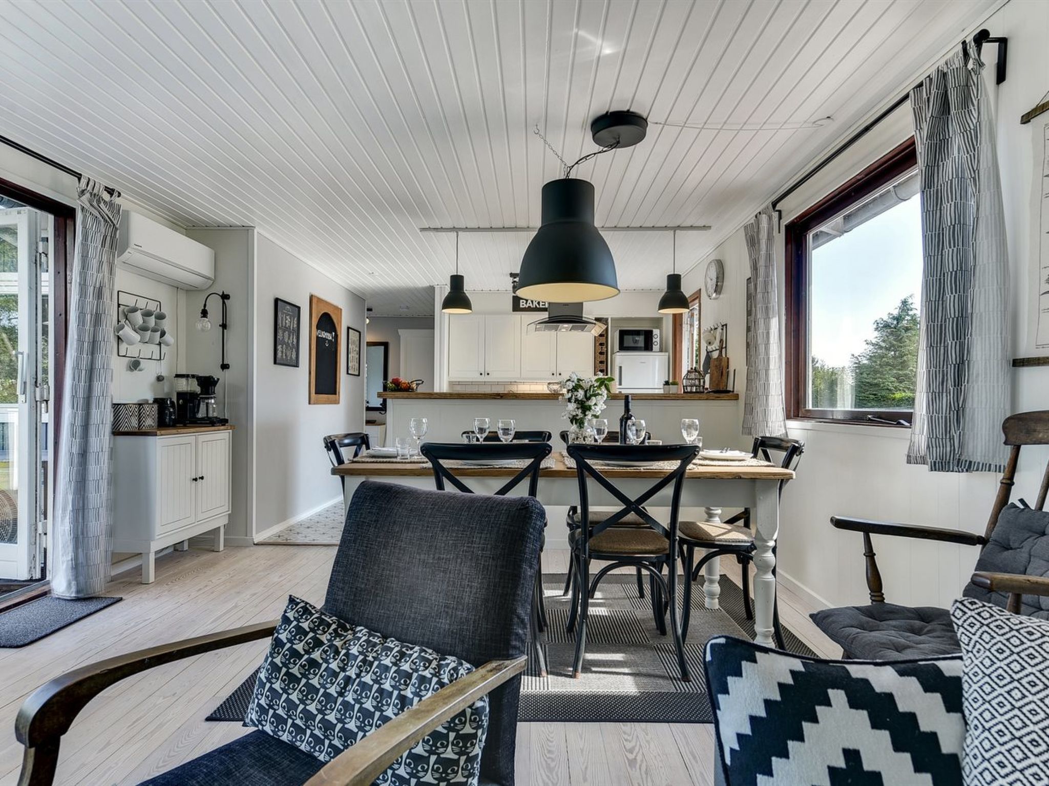 "Lillan" - 250m from the sea - Binnen