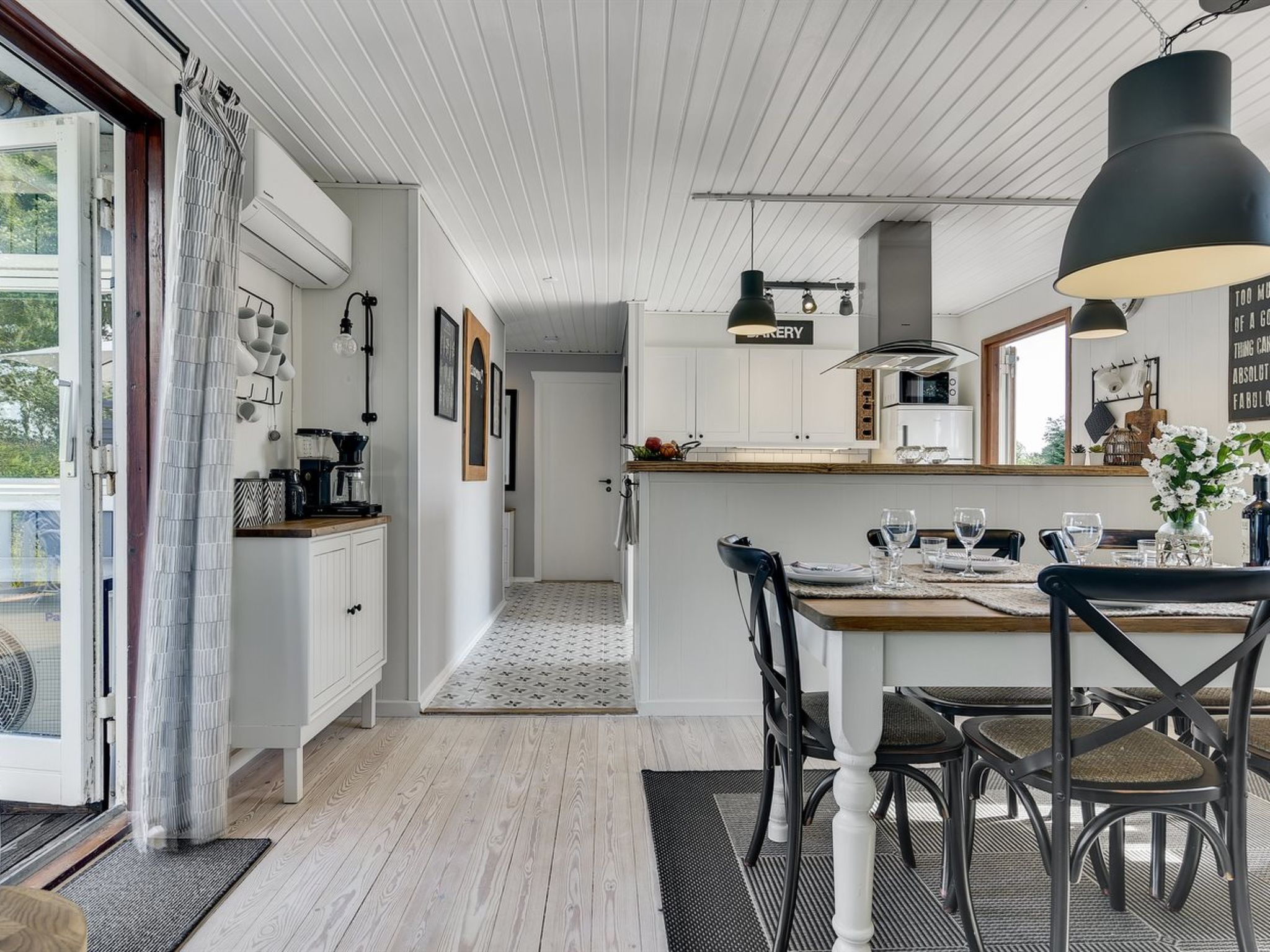 "Lillan" - 250m from the sea - Binnen