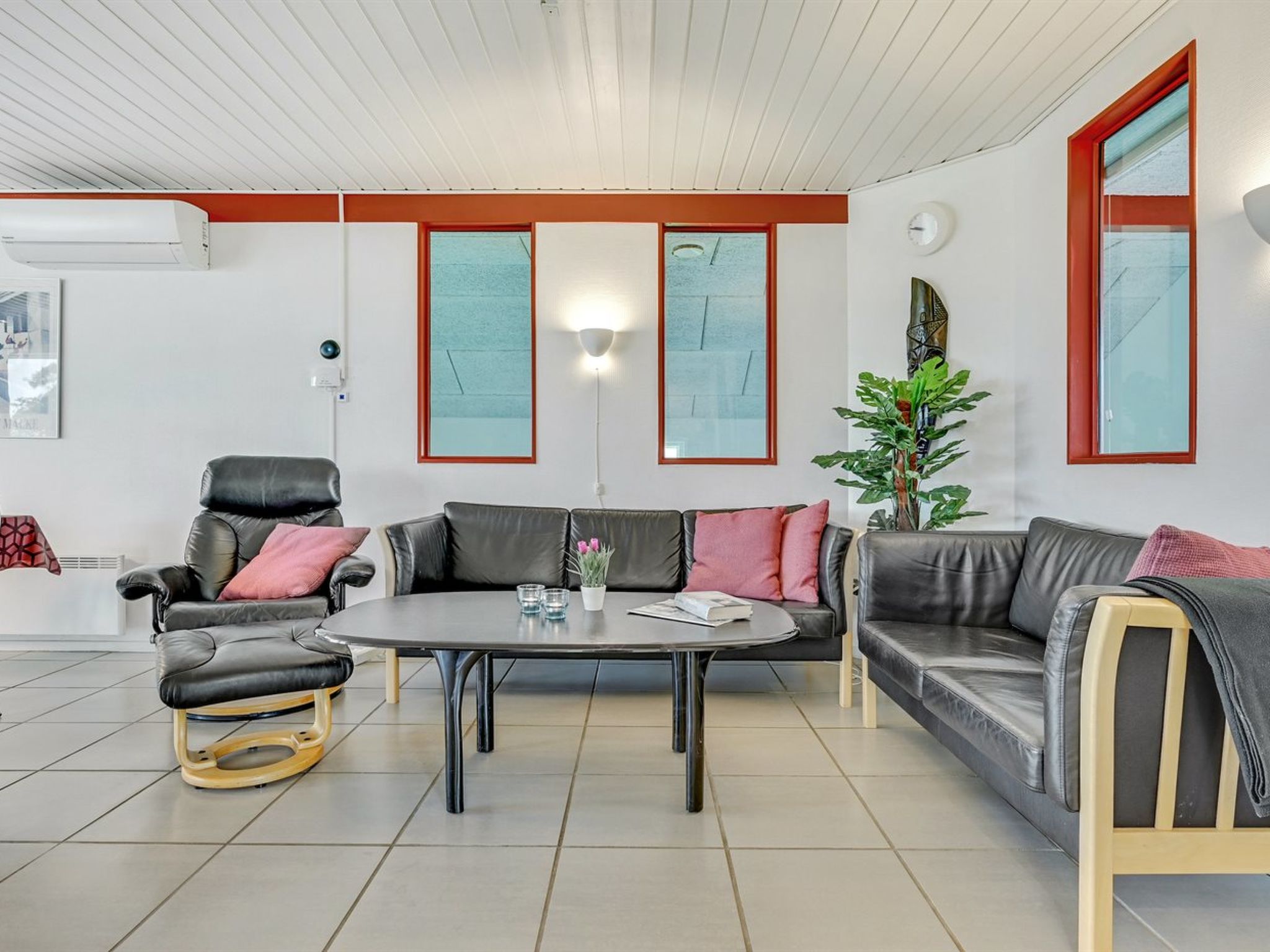 "Emly" - 1.1km from the sea