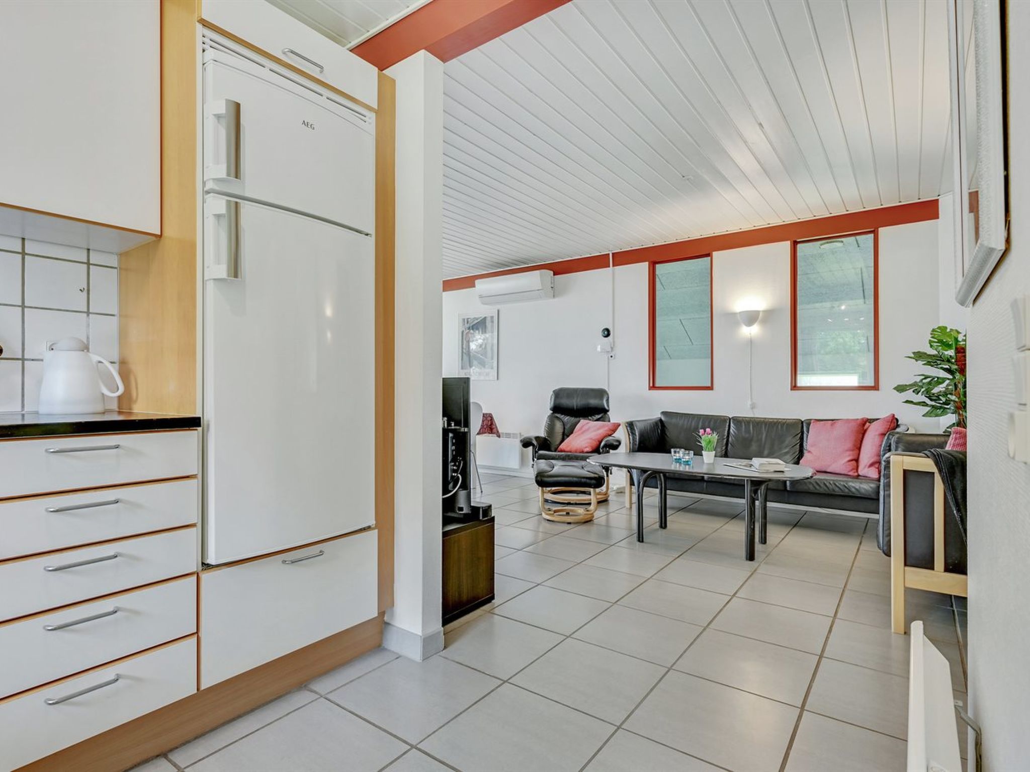 "Emly" - 1.1km from the sea - Drinnen