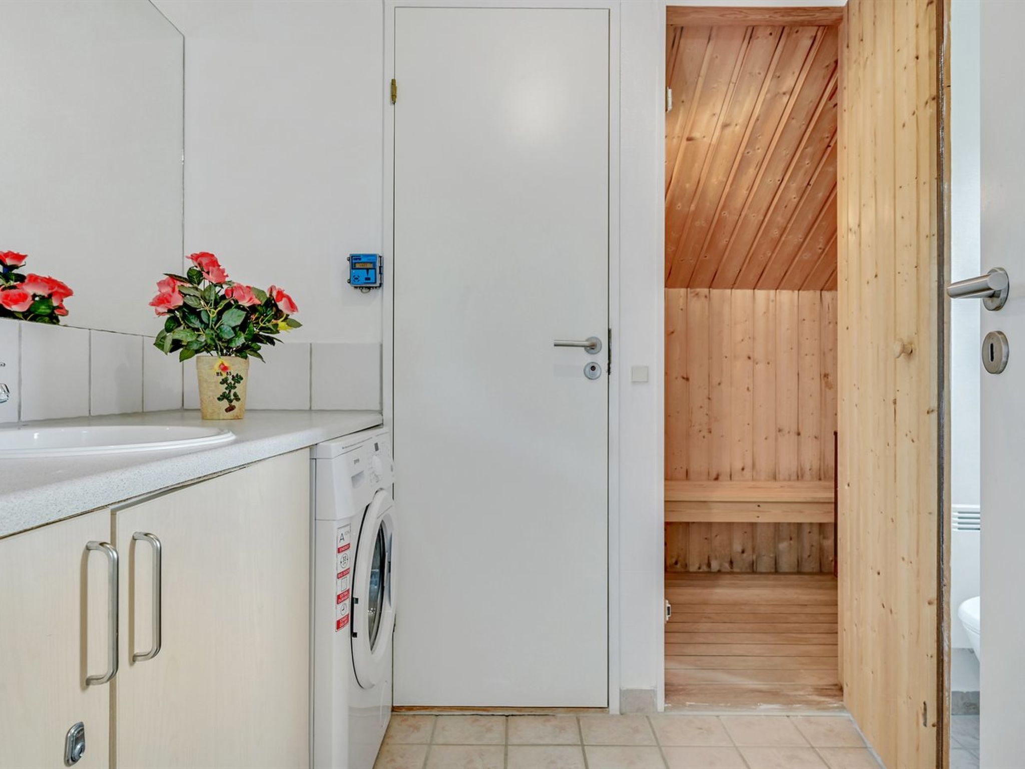 "Emly" - 1.1km from the sea - Drinnen
