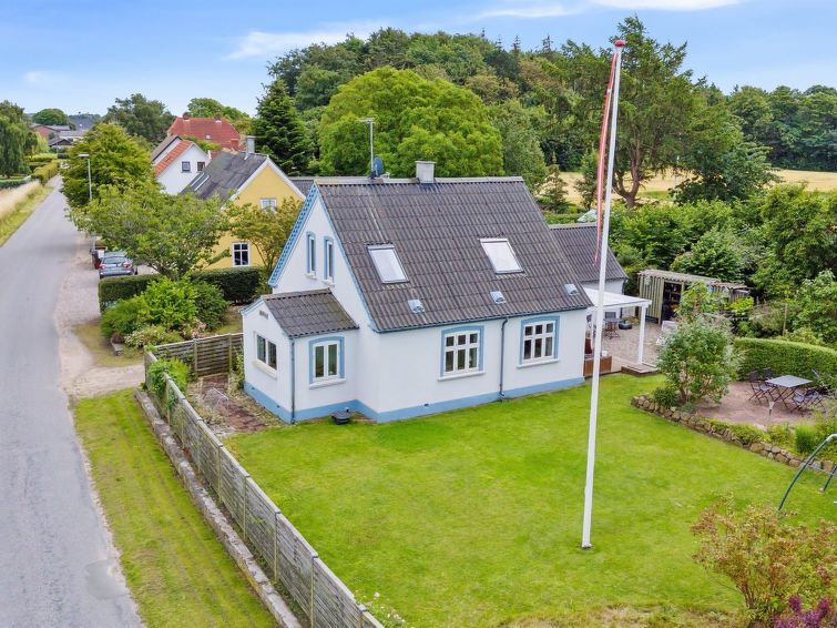 "Keyla" - 2.3km from the sea", huis 2-kamers 136 m2. Het objekt is geschikt voor 5 volwassenen + 1 kinderen. Woonkamer met TV en radio. 1 kamer met 1 bed en 1 2-pers bed. Slaapnis, 1 kamer met 1 bed e..