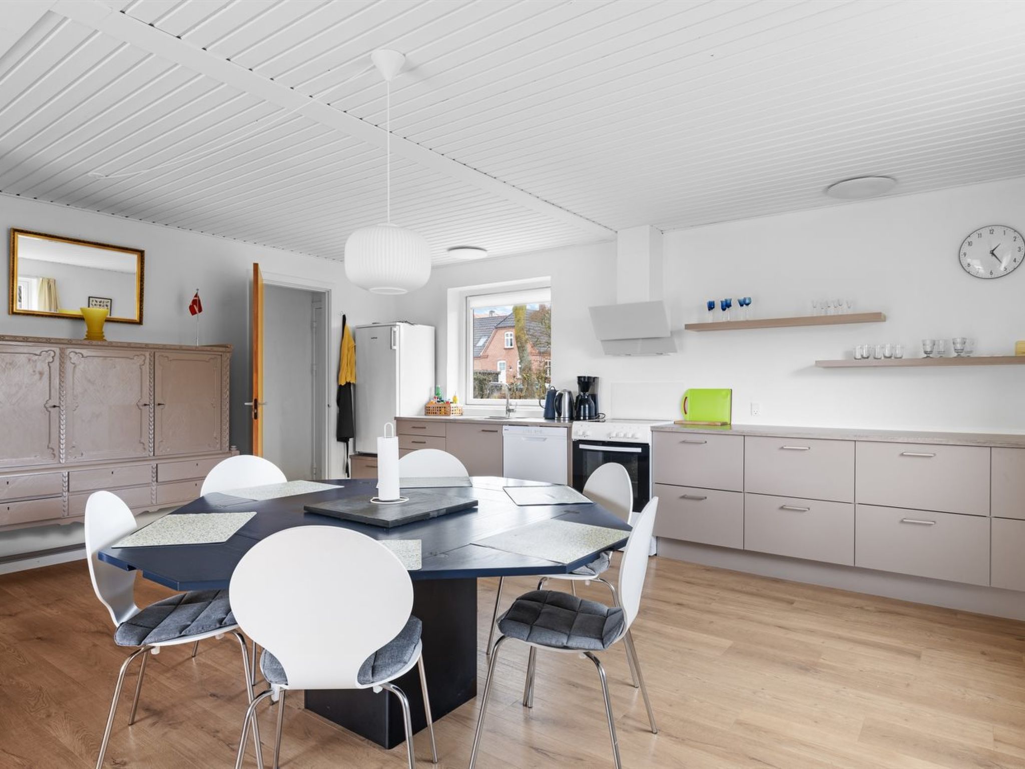 "Gise" - 2.8km from the sea-Drinnen