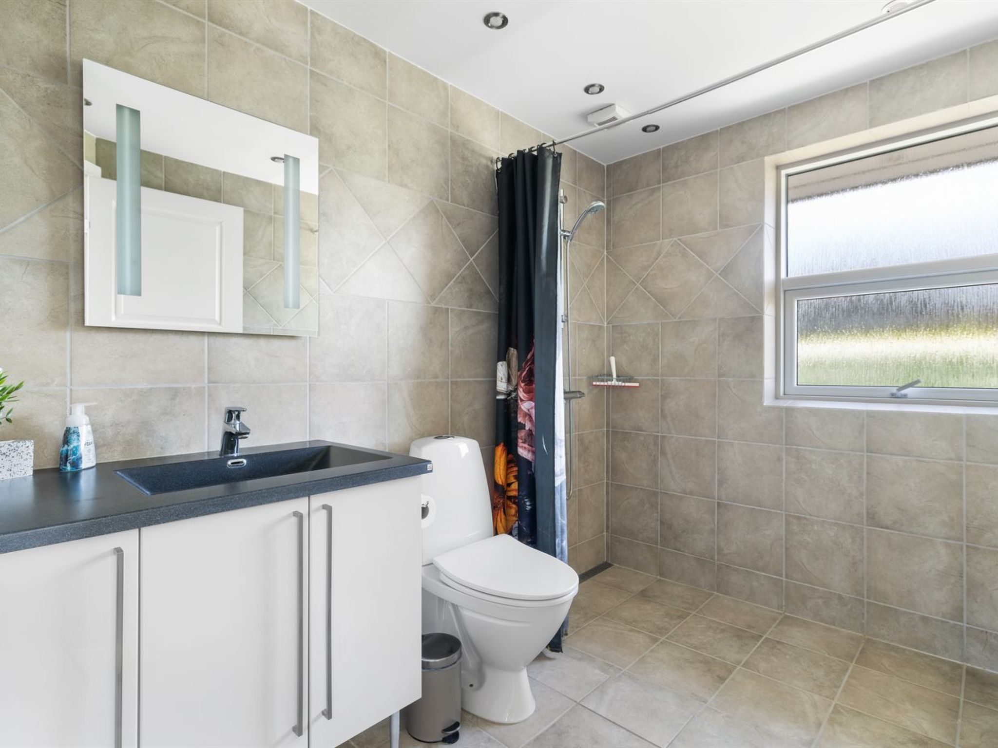 "Merrit" - 280m from the sea-Binnen