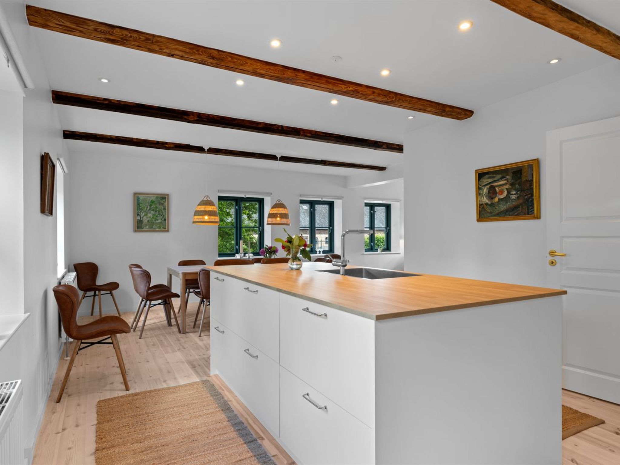 "Brun" - 1.5km from the sea - Binnen