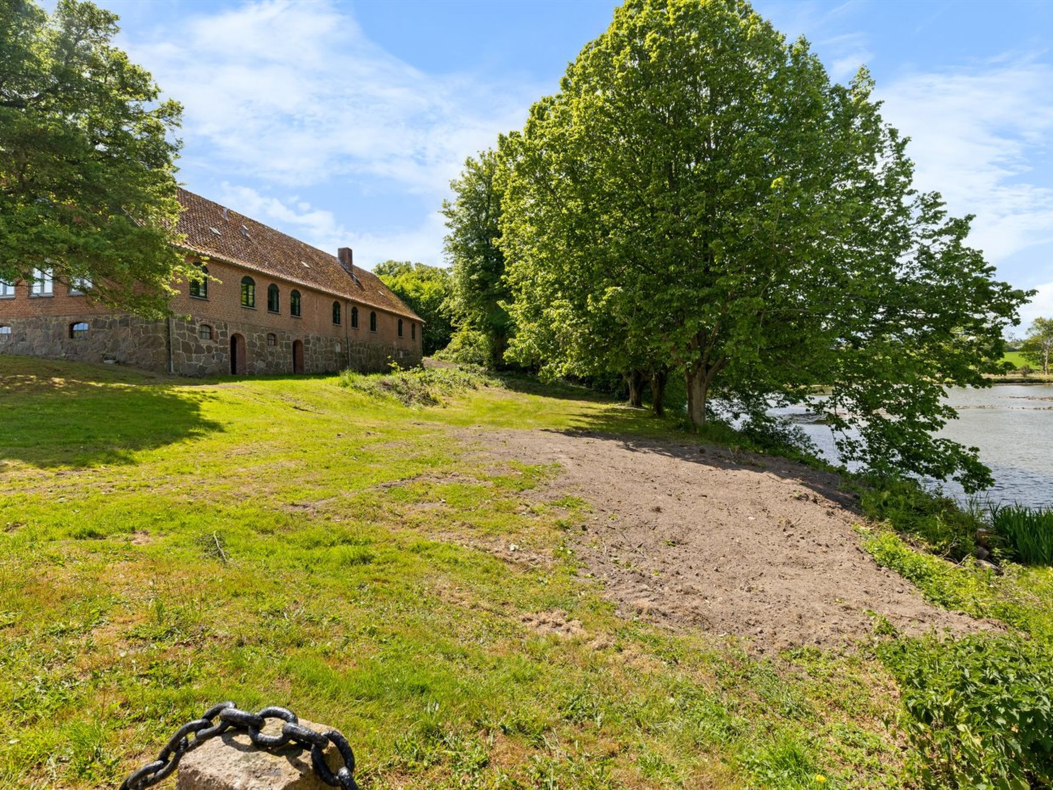 "Brun" - 1.5km from the sea - Buiten
