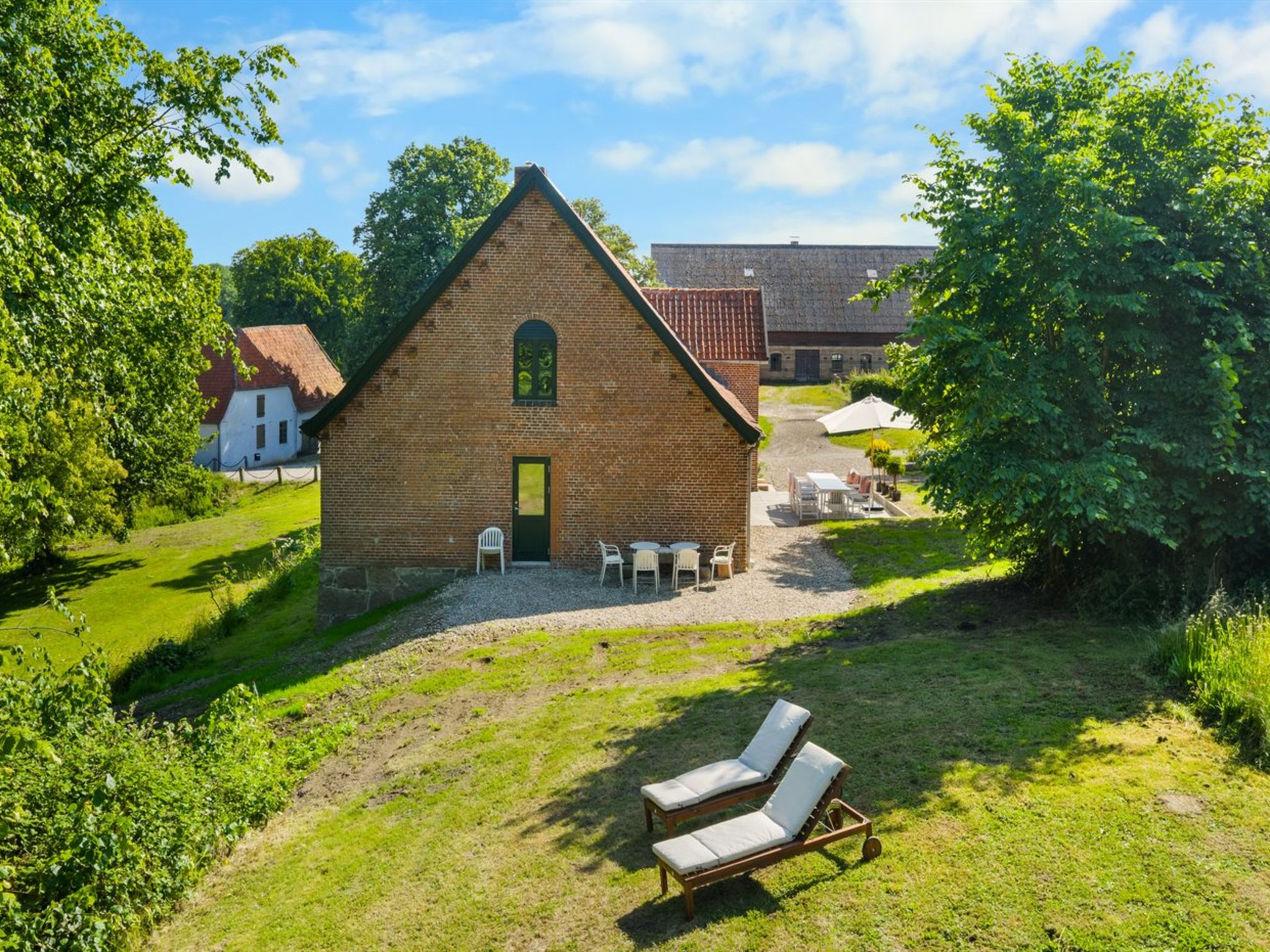 "Brun" - 1.5km from the sea - Buiten