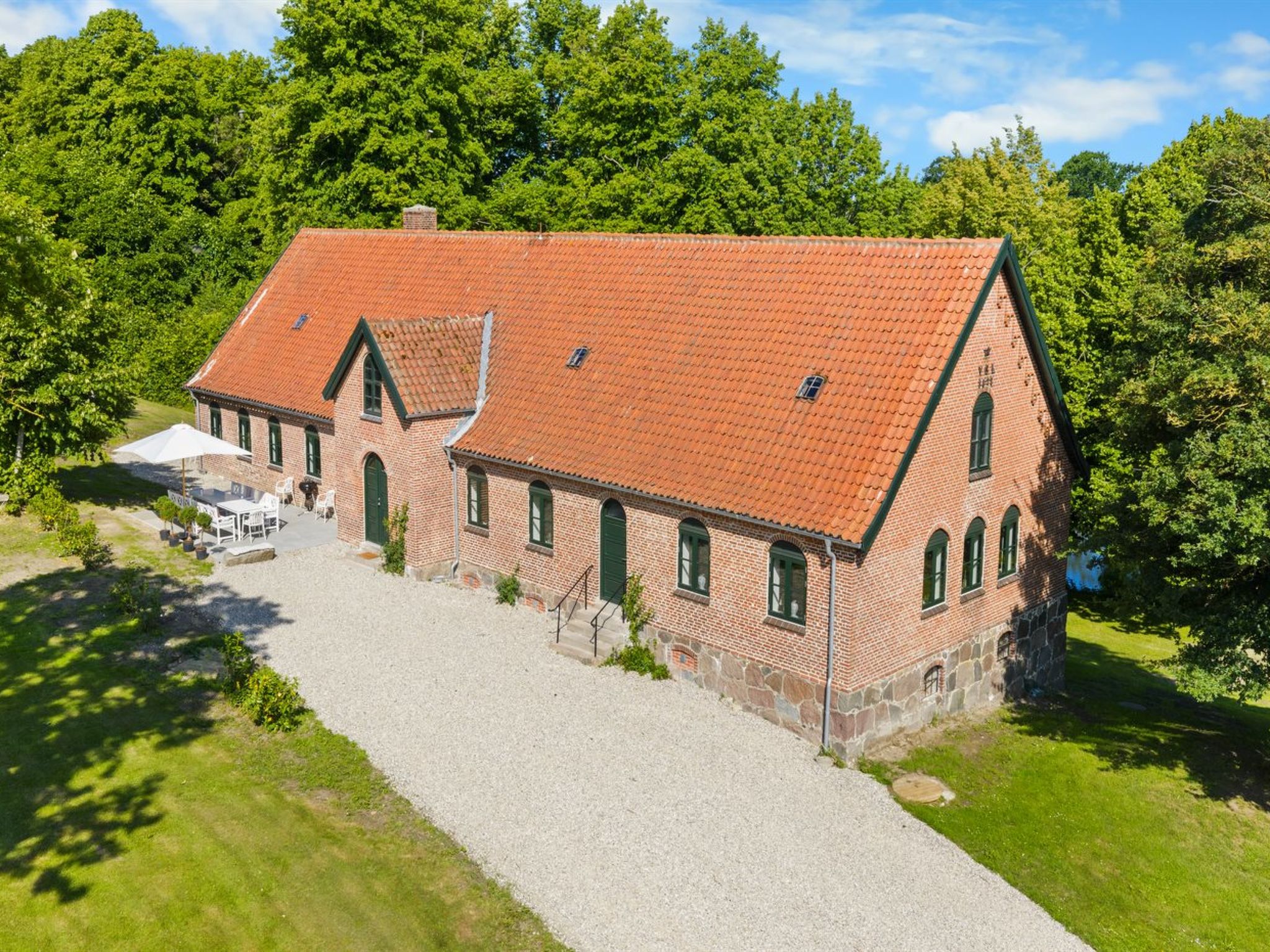 "Brun" - 1.5km from the sea - Buiten
