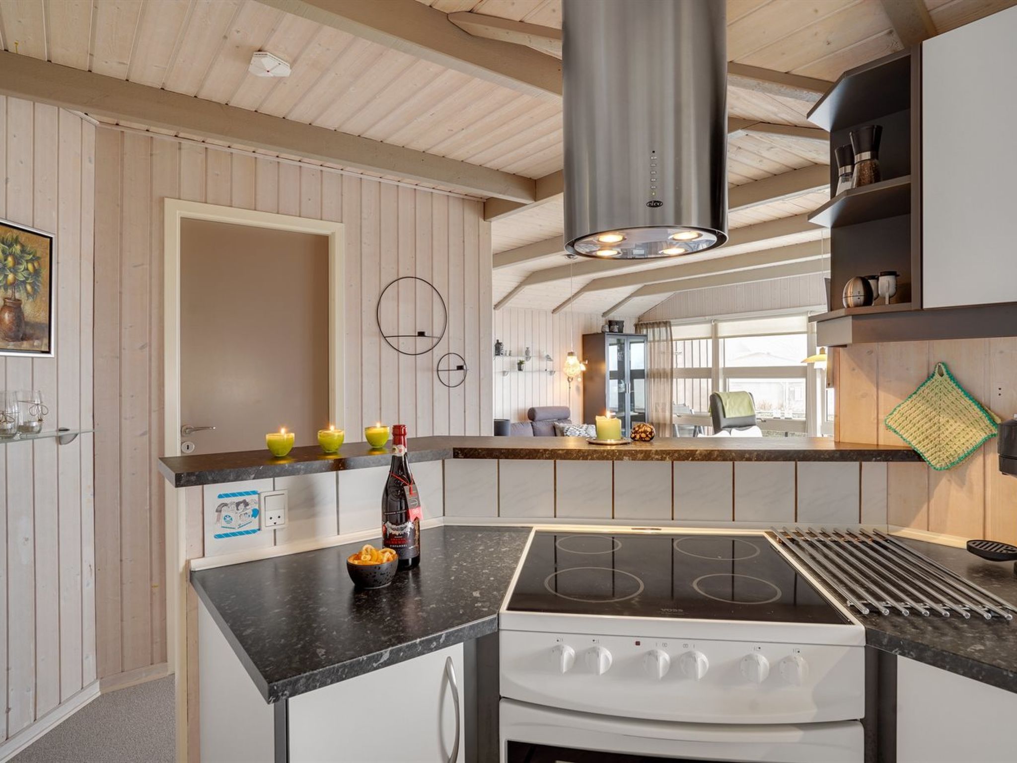 "Ebbeline" - 150m from the sea - Binnen