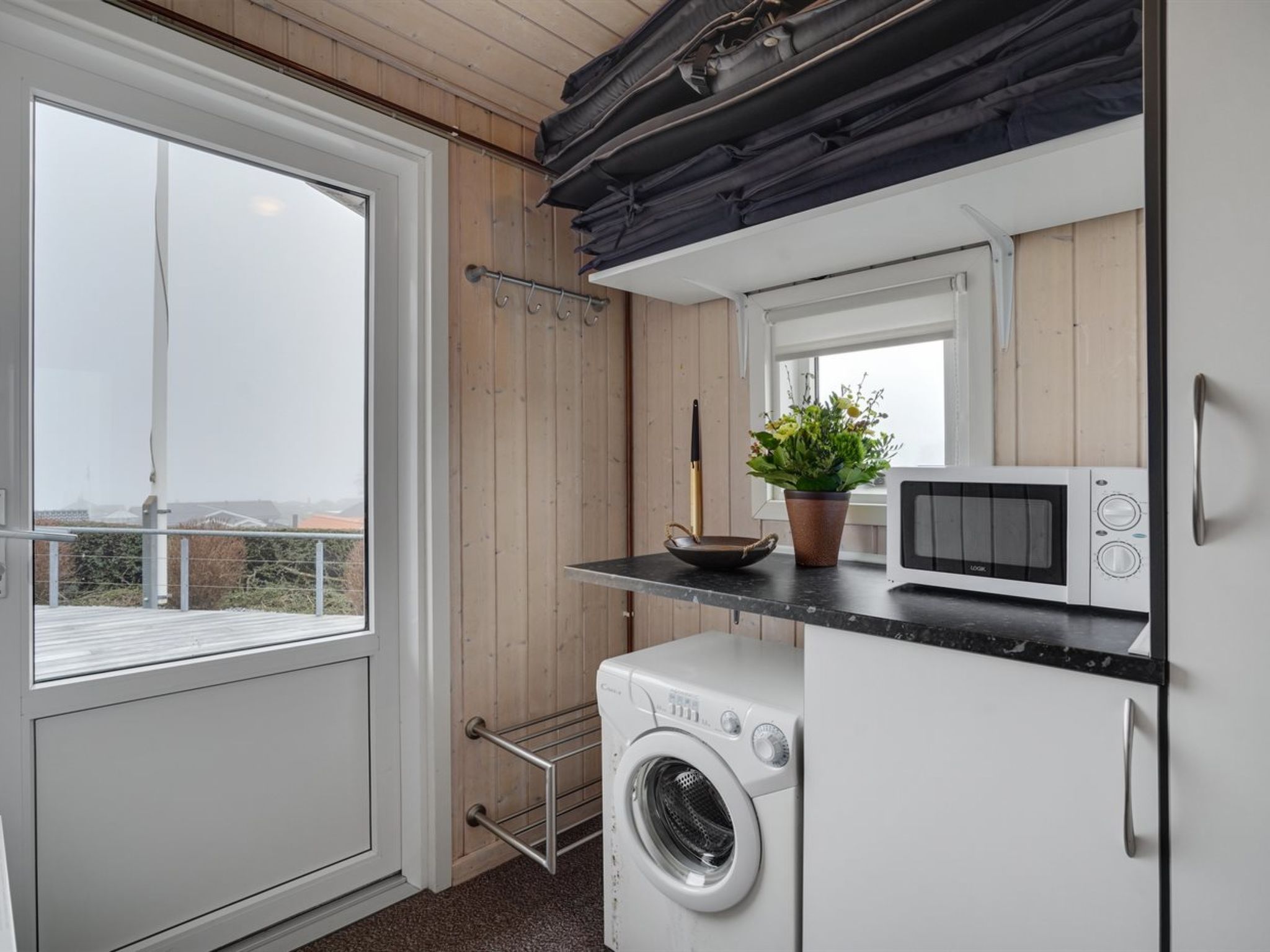"Ebbeline" - 150m from the sea - Binnen