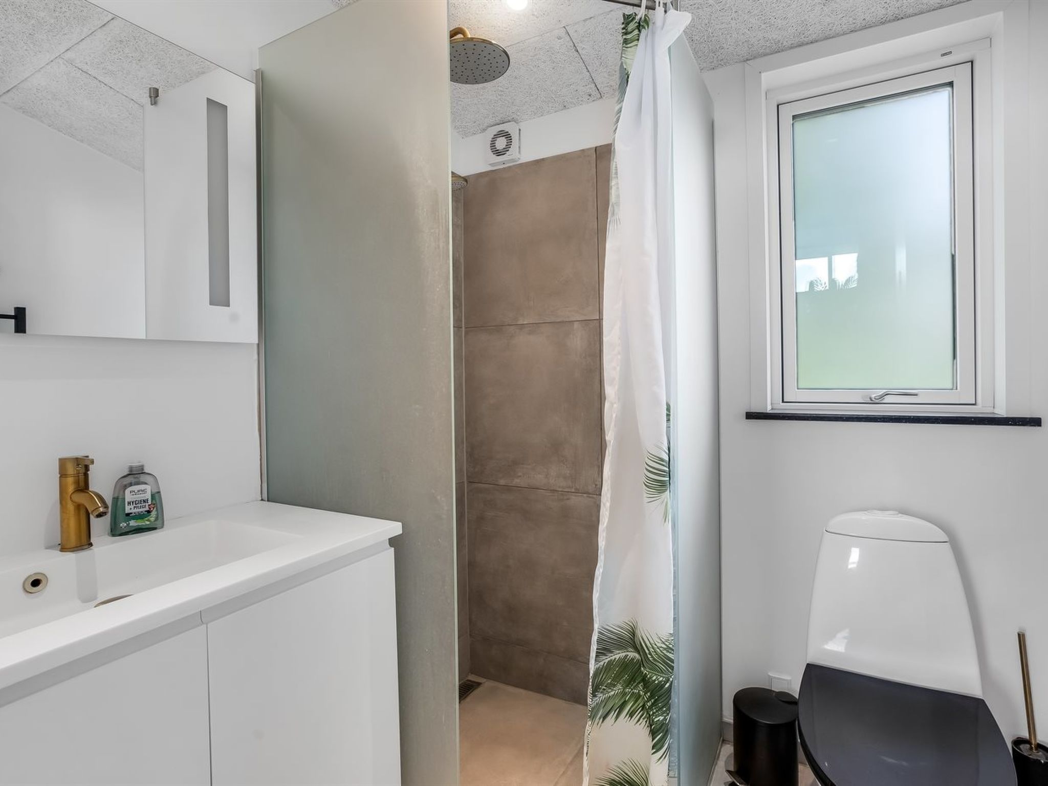 "Fin" - 150m from the sea-Binnen