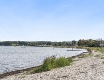 Assarina: Vakantiehuis op slechts 15 meter van de zee in Bjert - thumbnail 5