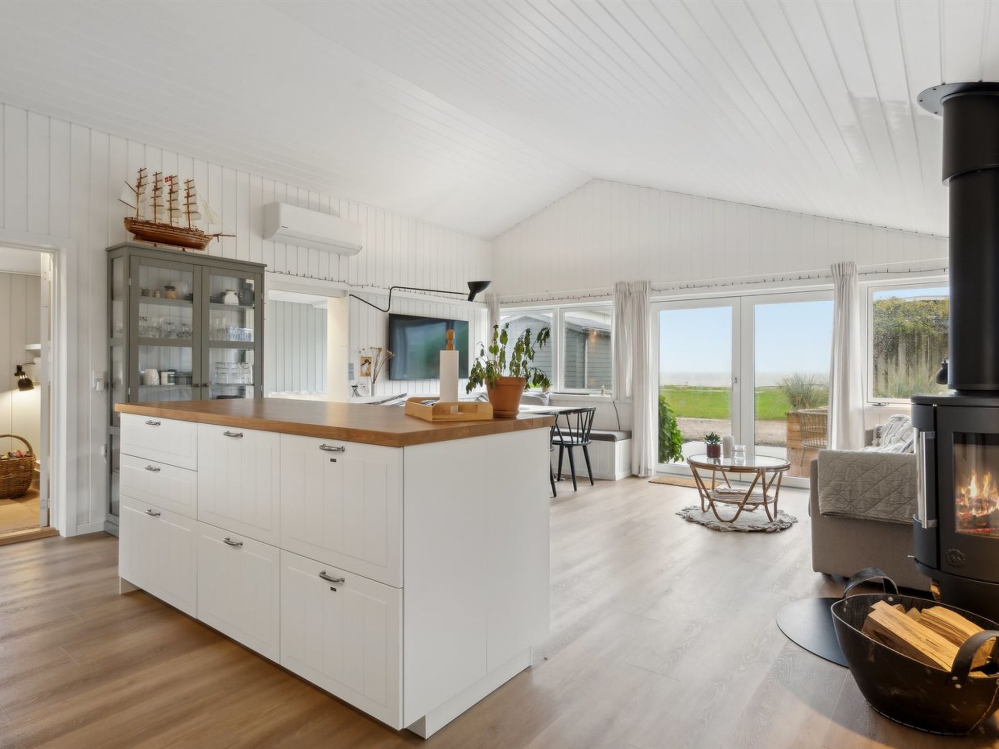 "Pedersen" - 50m from the sea