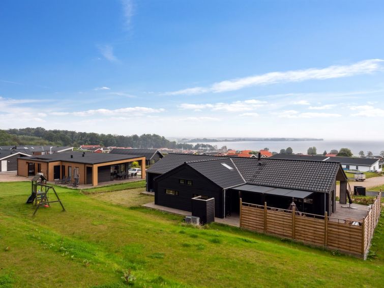 Op 400 m van zee: ruim vakantiehuis in Sjølund voor 11 personen in Sjølund