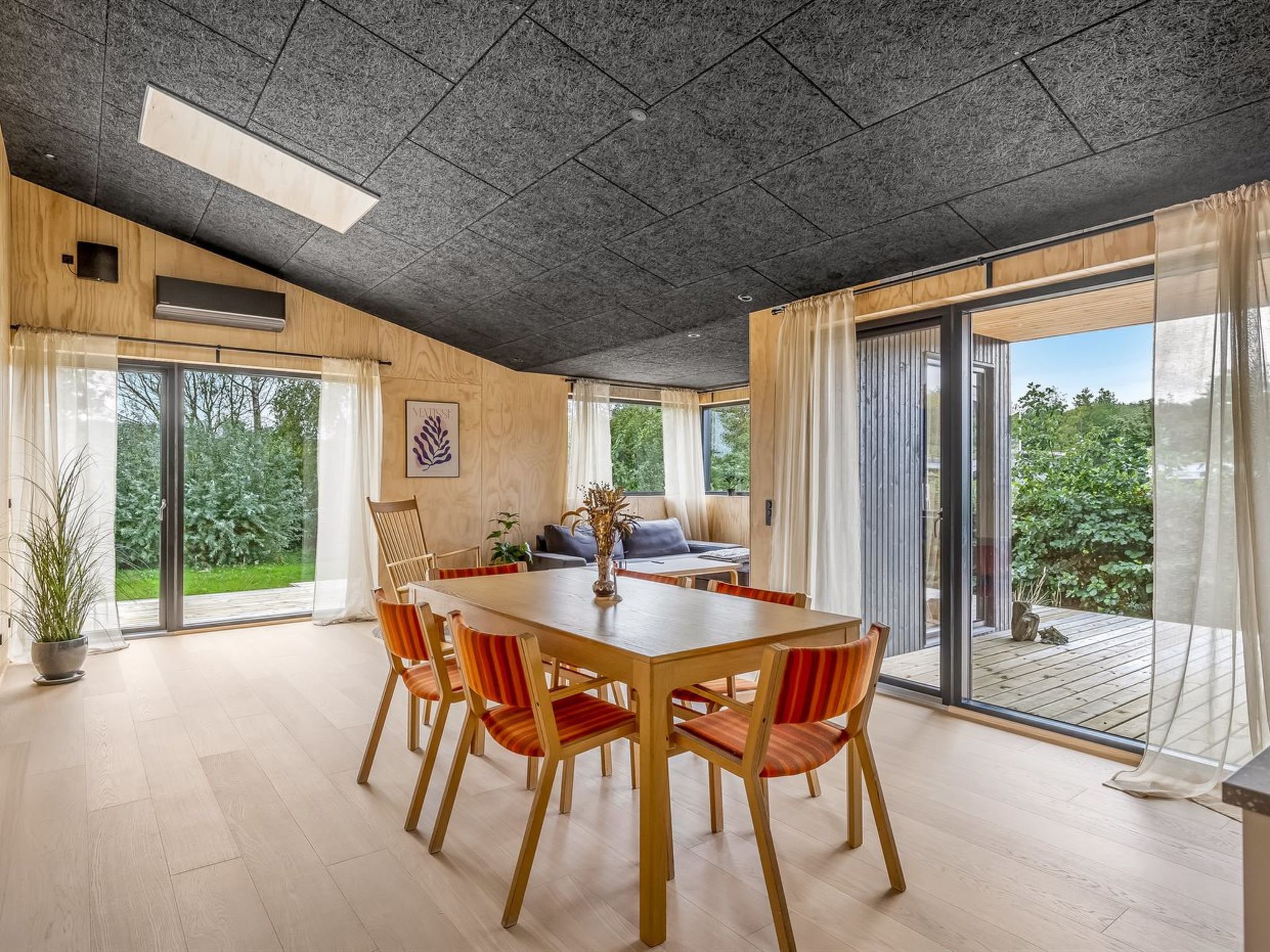 "Munibert" - 100m from the sea - Binnen