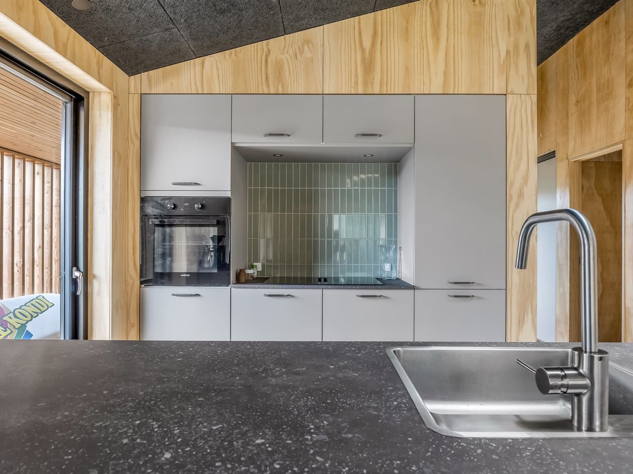 "Munibert" - 100m from the sea - Binnen