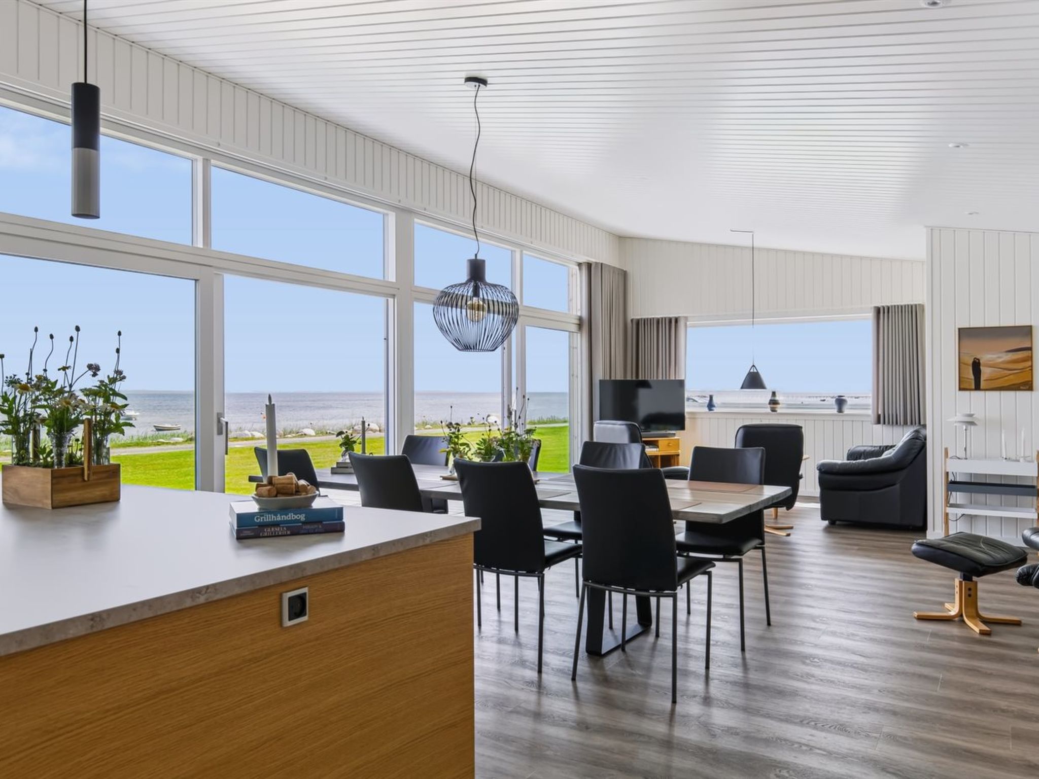 "Eljas" - 10m from the sea