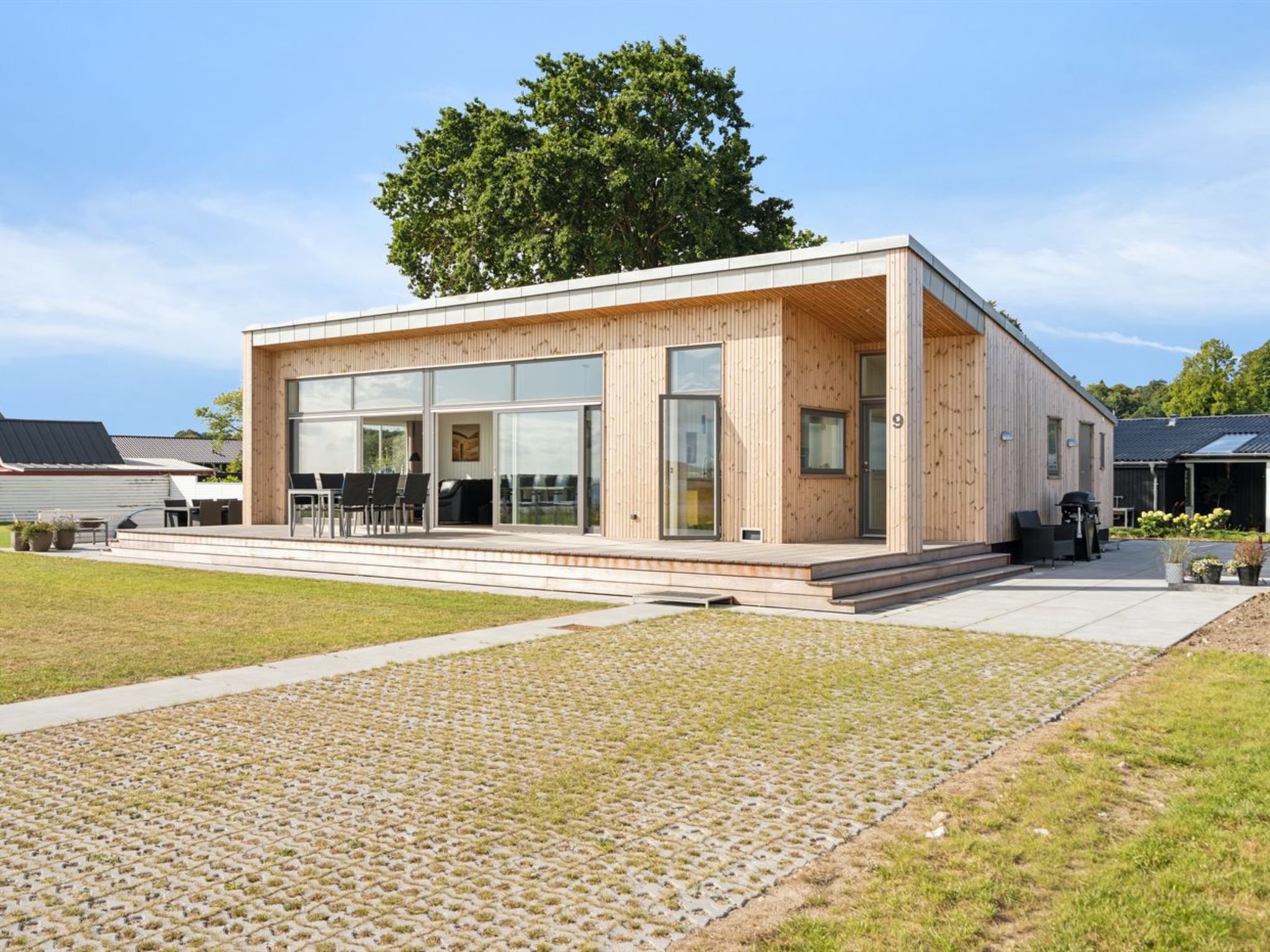 "Eljas" - 10m from the sea