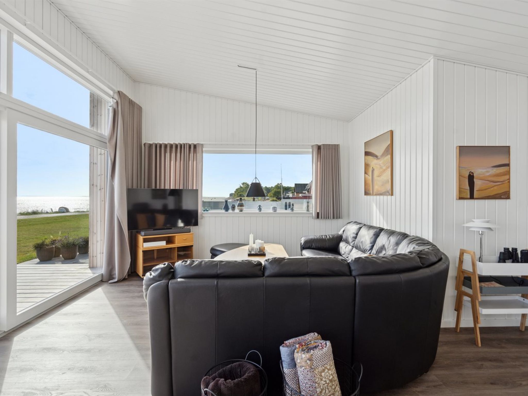 "Eljas" - 10m from the sea