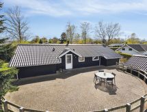 Petrus: Vrijstaand huis met sauna, 750m van strand in Hejls - thumbnail 1
