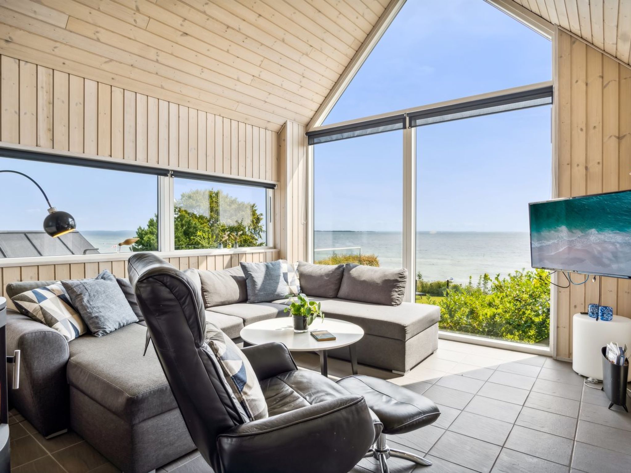 "Reinhard" - 50m from the sea-Binnen