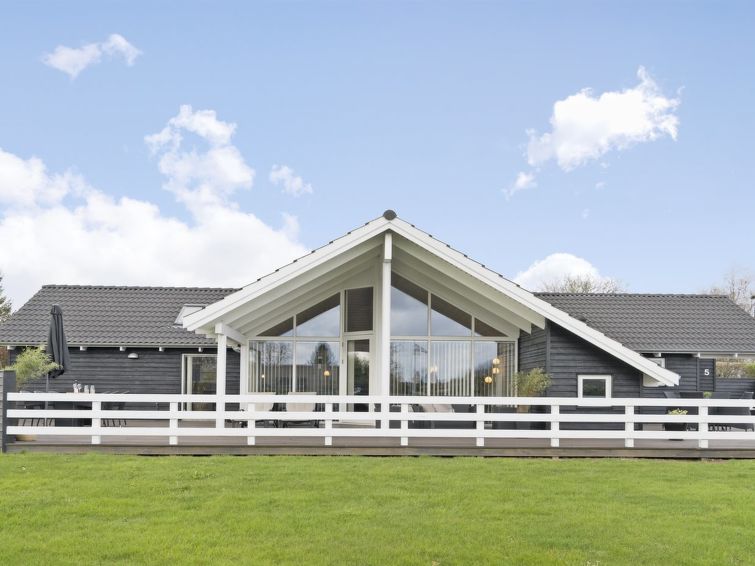 Vakantiehuis in Hejls met open haard en sauna nabij de zee in Hejls