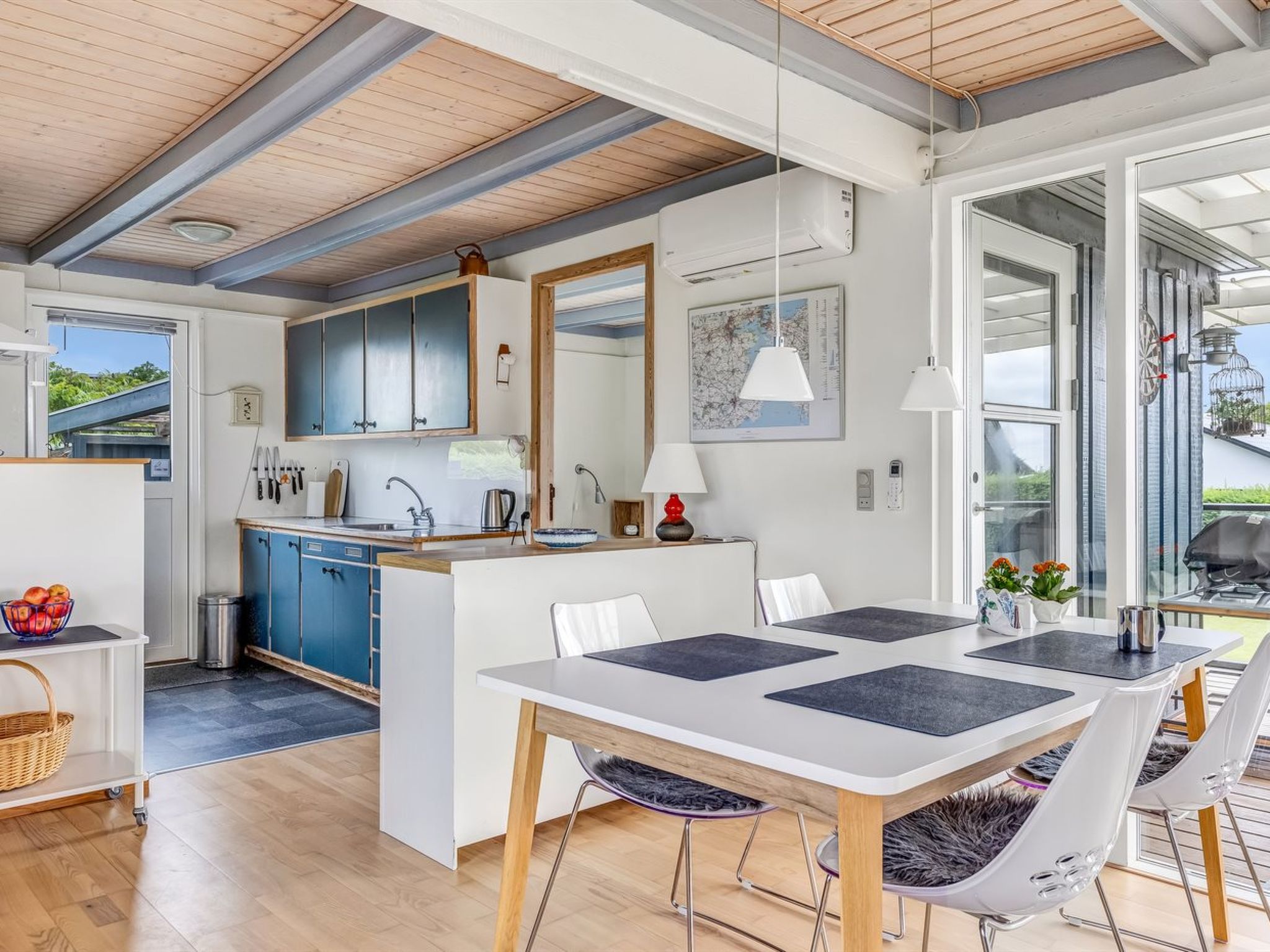"Nielsine" - 250m from the sea - Binnen