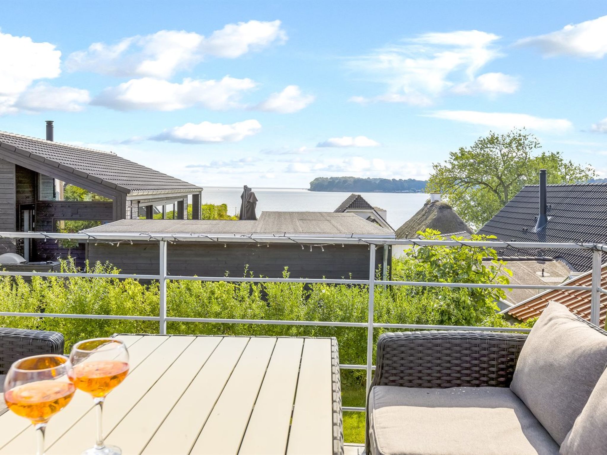 "Delan" - 75m from the sea-Draußen