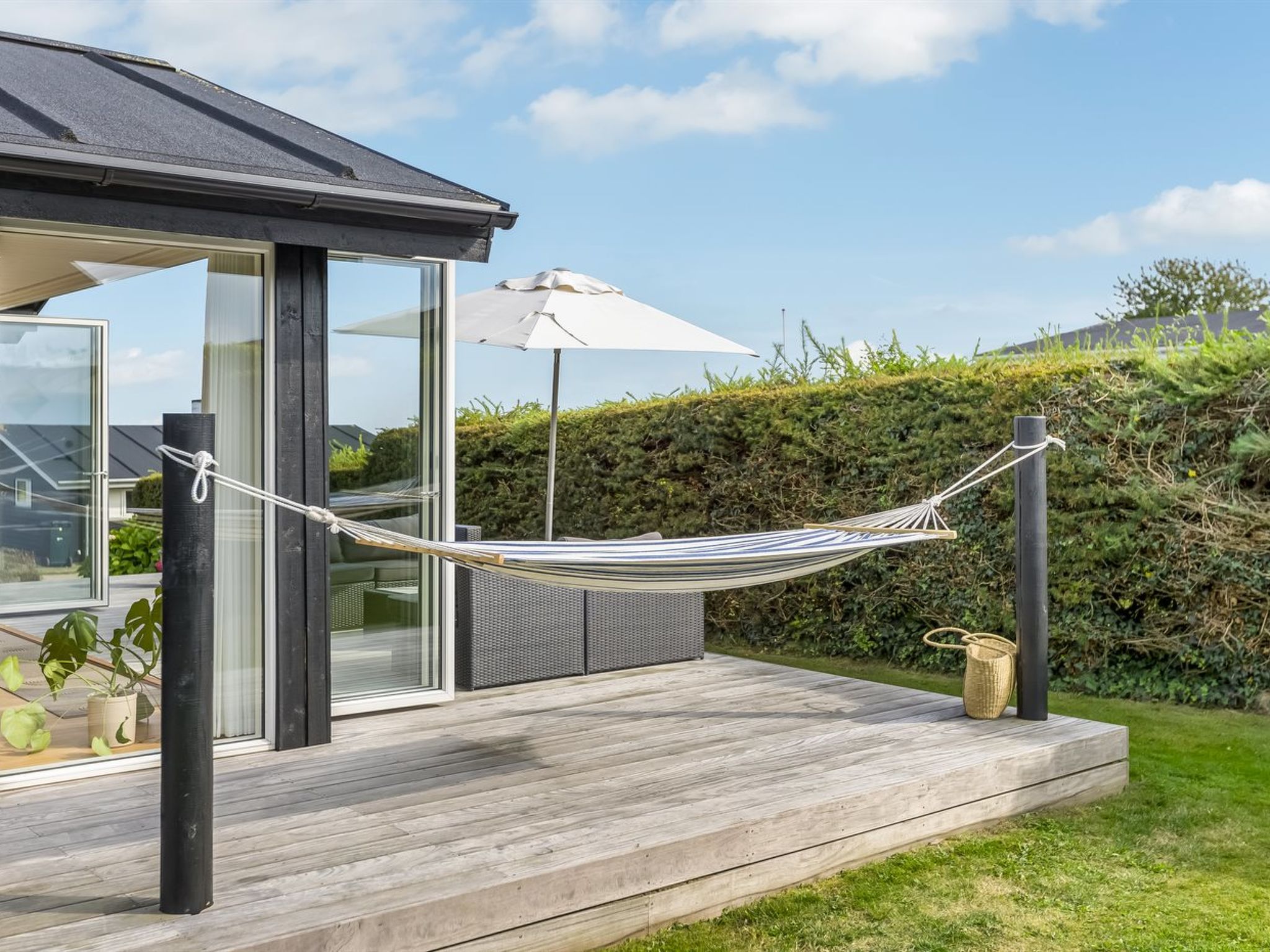 "Hubertina" - 75m from the sea - Buiten