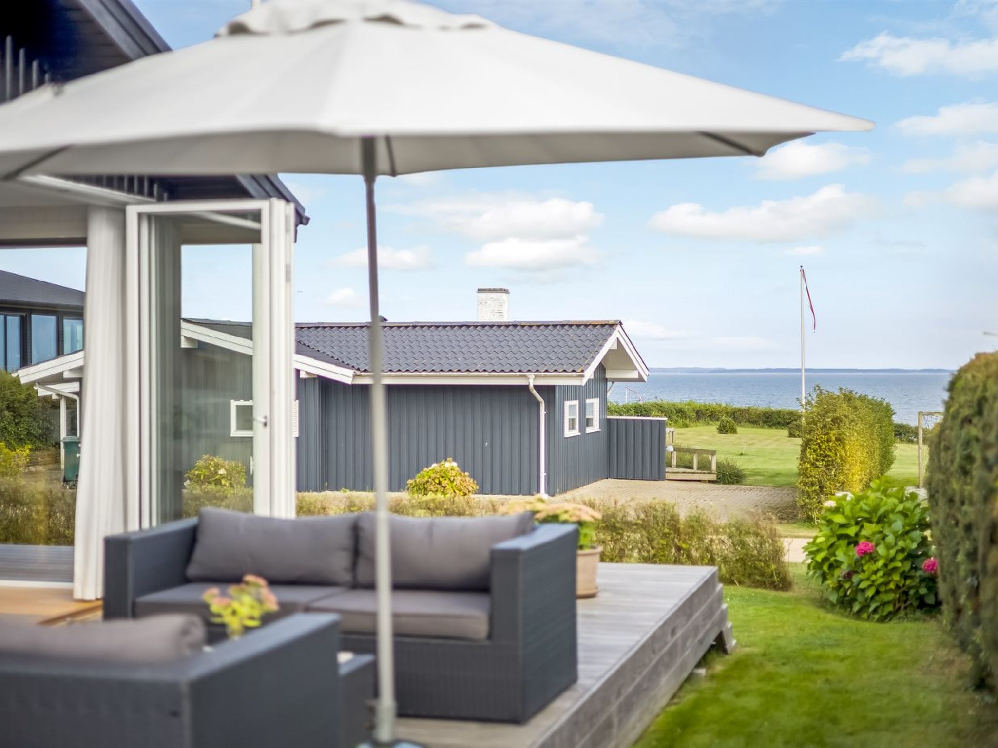"Hubertina" - 75m from the sea-Buiten